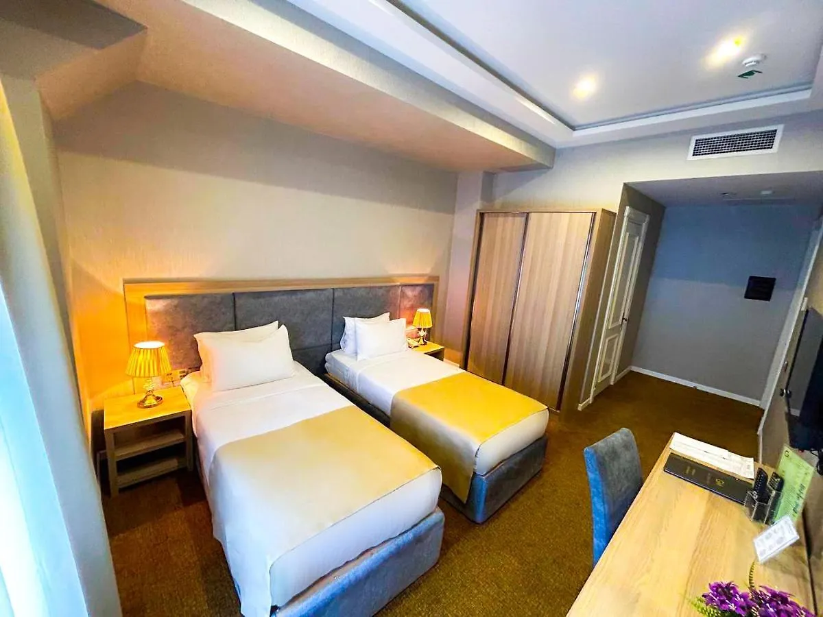 Grand Midway Hotel Baku 4*,